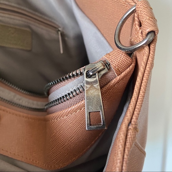 GUNAS Kangaroo Tote - Picture 9 of 11